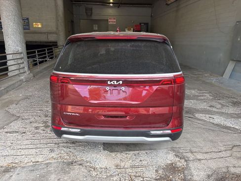 Used 2024 Kia Carnival LX FWD image 4