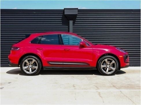 Certified 2025 Porsche Macan image 8