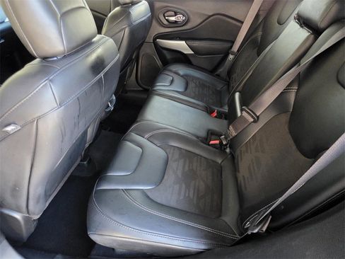 Used 2022 Jeep Cherokee Latitude w/ Sun & Sound Group image 10