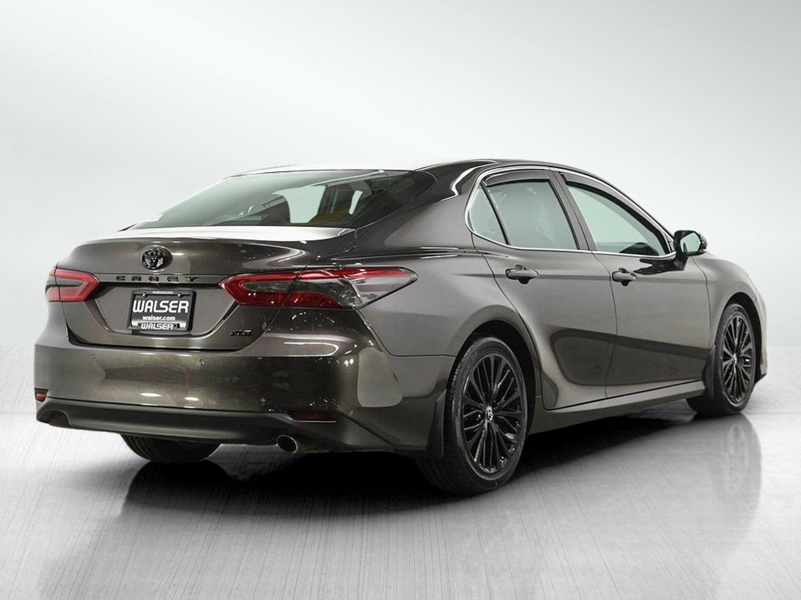 Used 2018 Toyota Camry XLE FWD image 5
