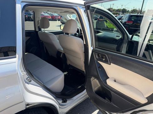 Used 2015 Subaru Forester 2.5i Premium AWD/4WD image 8