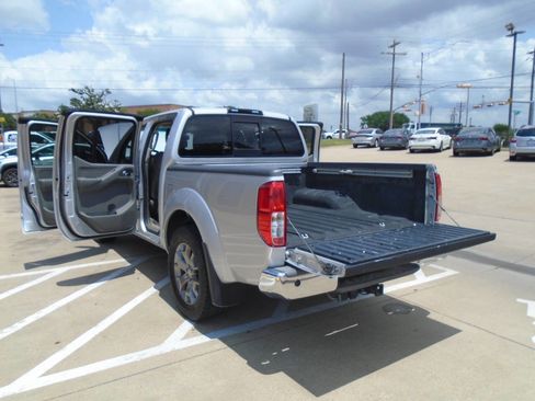 Used 2014 Nissan Frontier SL RWD image 24