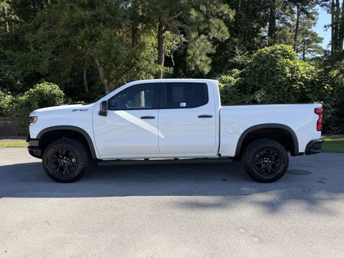 Used 2024 Chevrolet Silverado 1500 ZR2 w/ Technology Package AWD/4WD image 6