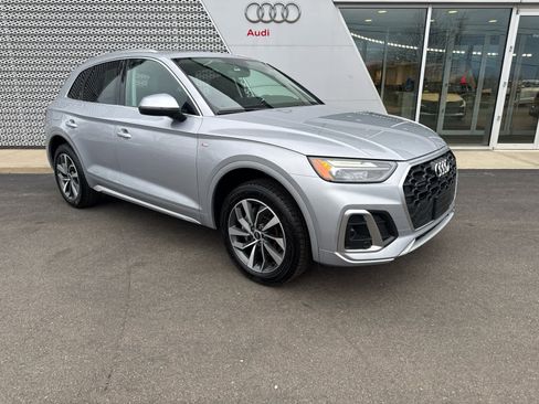 Used 2023 Audi Q5 2.0T Premium Plus w/ Premium Plus Package AWD/4WD image 2
