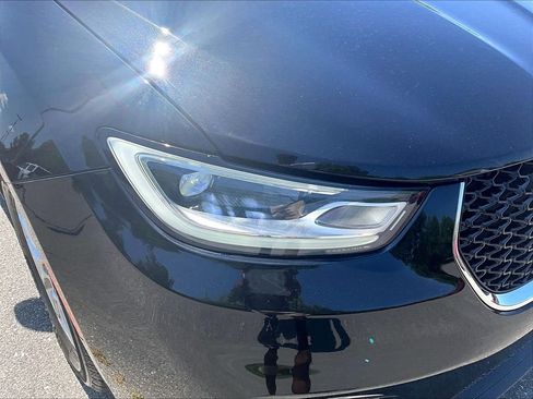 Used 2024 Chrysler Pacifica Touring-L FWD image 33