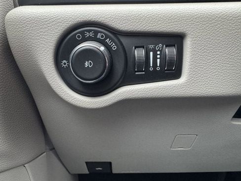 Used 2022 Chrysler Pacifica Touring-L image 27