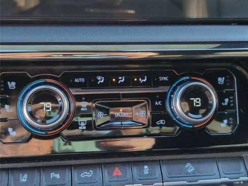 Used 2024 GMC Sierra 2500 AT4 w/ AT4 Premium Plus Package image 19