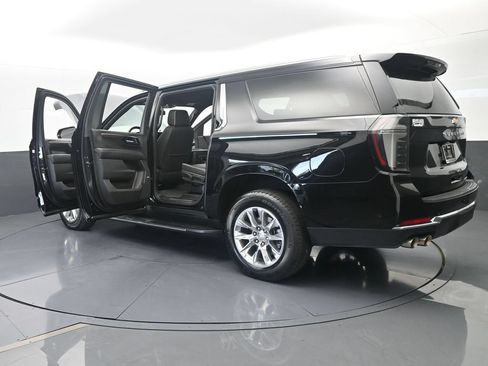 Used 2026 Chevrolet Suburban Premier AWD/4WD image 84