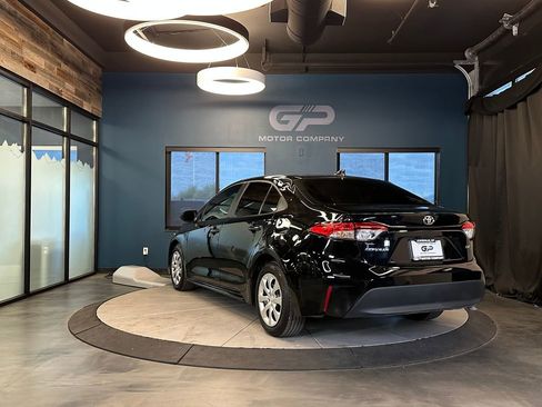 Used 2025 Toyota Corolla LE FWD image 5