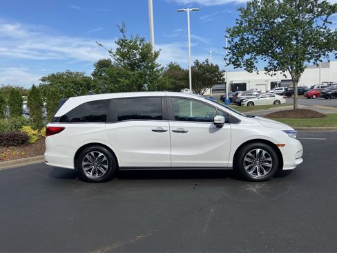 Used 2024 Honda Odyssey EX-L image 11