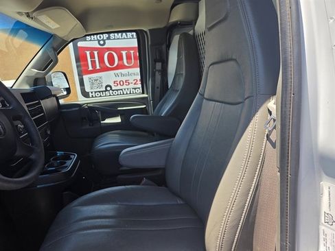 Used 2024 GMC Savana 2500 w/ Driver Convenience Package RWD image 6