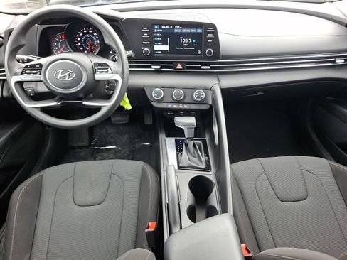 Certified 2023 Hyundai Elantra SE image 15