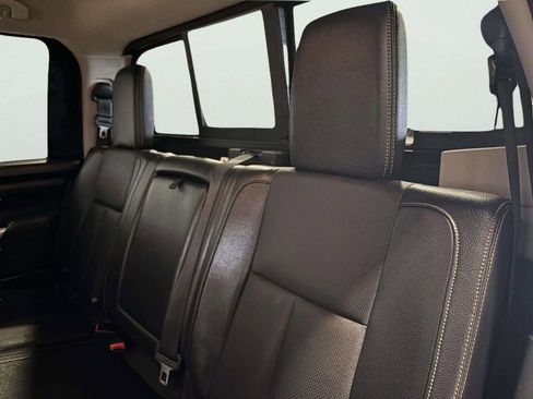 Used 2017 Nissan Titan SL image 16