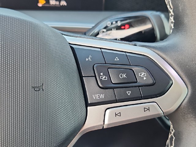 Used 2025 Volkswagen Tiguan SE w/ Panoramic Sunroof Package AWD/4WD image 19