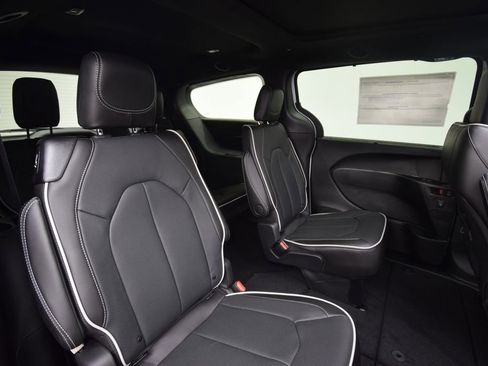 New 2026 Chrysler Pacifica Limited w/ S Appearance Package image 21