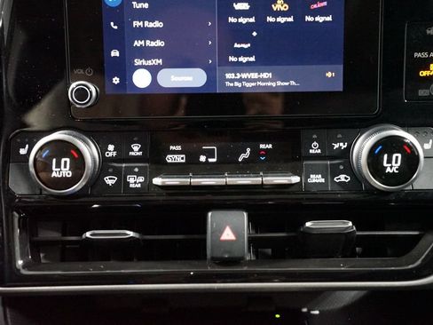 Certified 2024 Toyota Highlander XLE FWD image 20