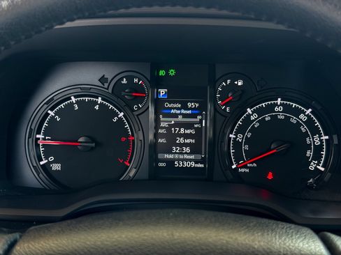 Used 2022 Toyota 4Runner SR5 Premium w/ Moonroof Package AWD/4WD image 7