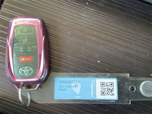 Used 2021 Toyota Sienna LE image 19