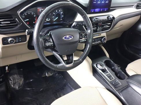 Used 2021 Ford Escape SEL image 9