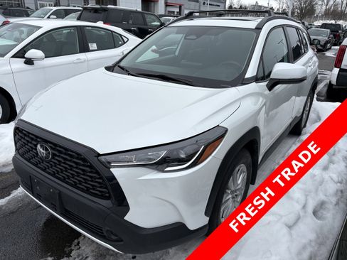 Used 2023 Toyota Corolla Cross LE w/ Moonroof Package image 1