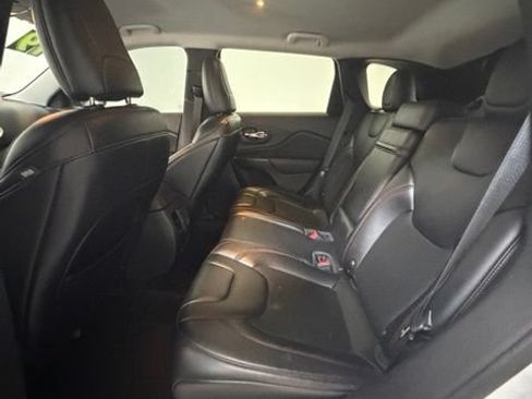 Used 2019 Jeep Cherokee Trailhawk w/ Cold Weather Group AWD/4WD image 23