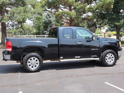 Used 2011 GMC Sierra 2500 SLT w/ SLT Convenience Package AWD/4WD image 4