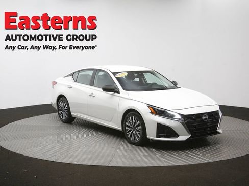 Used 2025 Nissan Altima 2.5 SV FWD image 49