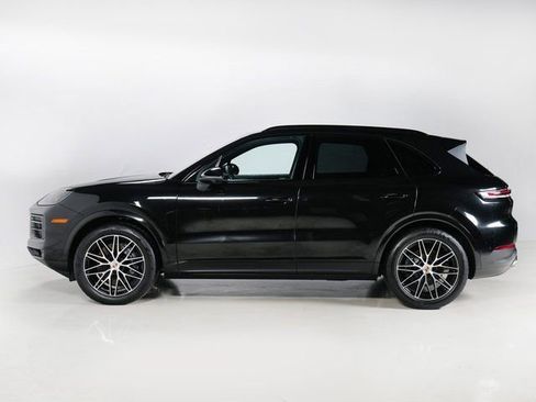 Used 2025 Porsche Cayenne image 2