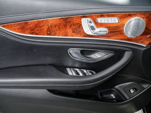 Used 2018 Mercedes-Benz E 400 4MATIC Sedan image 6