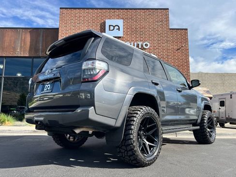 Used 2018 Toyota 4Runner SR5 Premium AWD/4WD image 6