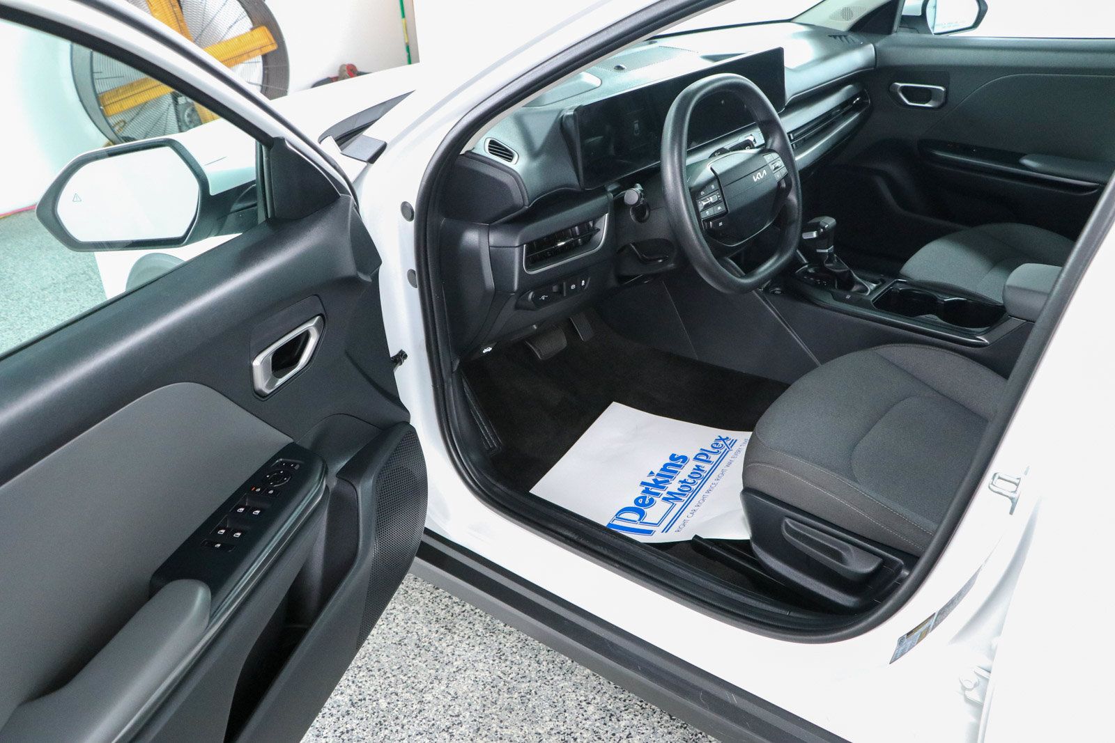 Used 2025 Kia K4 FWD image 3