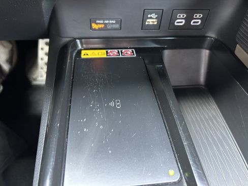 Used 2025 Toyota Camry SE FWD image 31