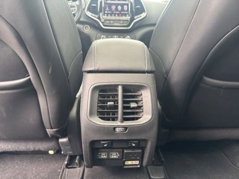 Used 2021 Jeep Cherokee Limited w/ Elite Package AWD/4WD image 30