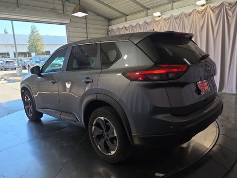 Used 2024 Nissan Rogue SV FWD image 7