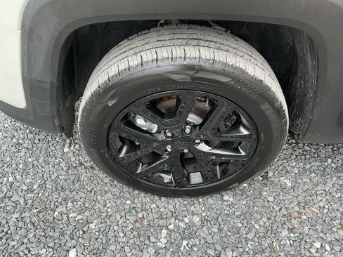 Used 2019 Jeep Renegade Altitude w/ Quick Order Package 2XM AWD/4WD image 29