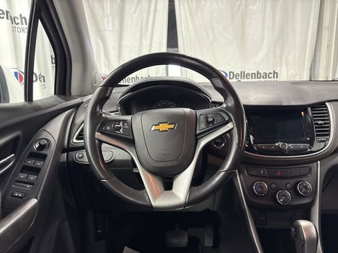 Used 2019 Chevrolet Trax LT w/ LT Convenience Package image 11