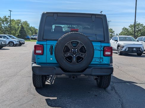 Used 2019 Jeep Wrangler Sport AWD/4WD image 4