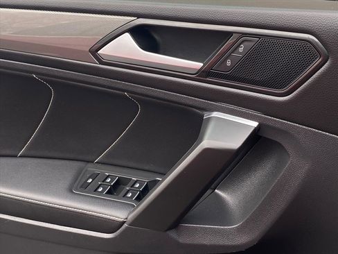 Certified 2023 Volkswagen Tiguan SE w/ Panoramic Sunroof Package image 18