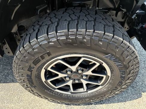 Used 2025 Jeep Gladiator Rubicon AWD/4WD image 21
