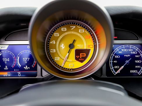 Used 2021 Ferrari 812 GTS RWD image 6