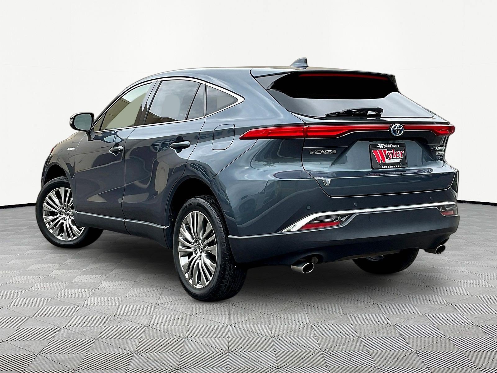 Used 2021 Toyota Venza Limited w/ Advanced Technology Package AWD/4WD image 4