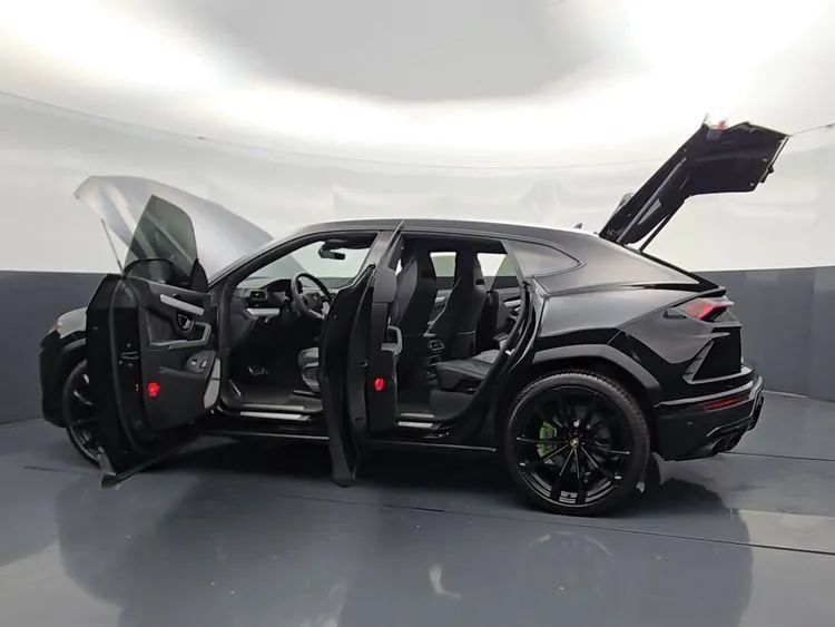 Used 2022 Lamborghini Urus AWD/4WD image 17