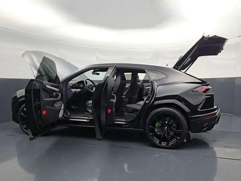 Used 2022 Lamborghini Urus AWD/4WD image 17