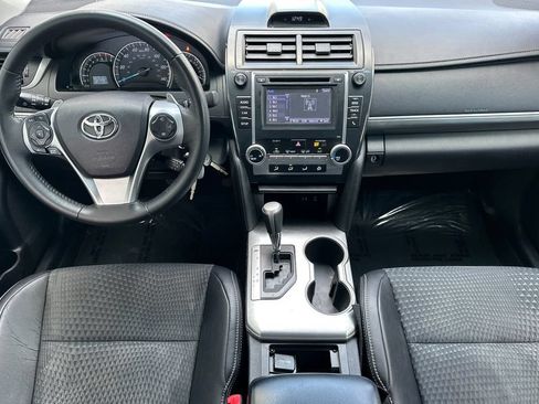 Used 2014 Toyota Camry SE FWD image 13