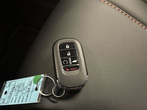 Used 2025 Honda Pilot TrailSport image 31