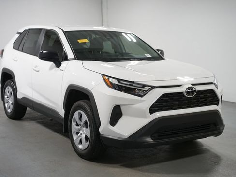 Certified 2025 Toyota RAV4 LE image 3