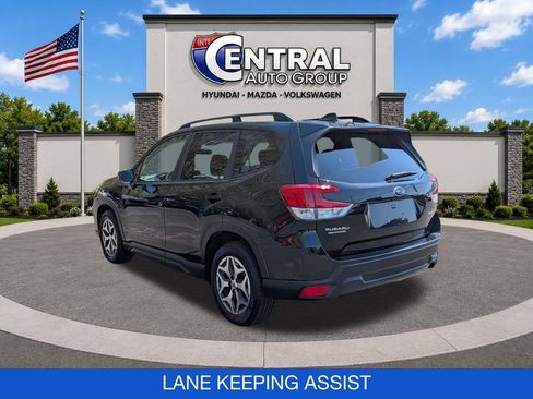Used 2021 Subaru Forester Premium AWD/4WD image 6