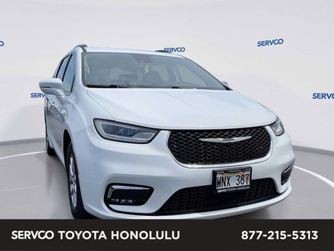 Used 2022 Chrysler Pacifica Touring-L FWD image 1