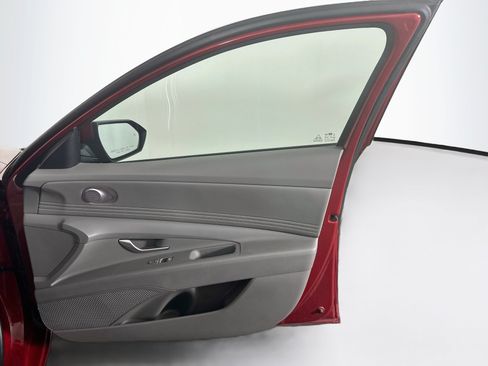 Used 2025 Hyundai Elantra SEL FWD image 33