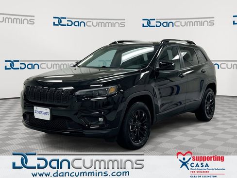 Used 2023 Jeep Cherokee Altitude Lux image 1